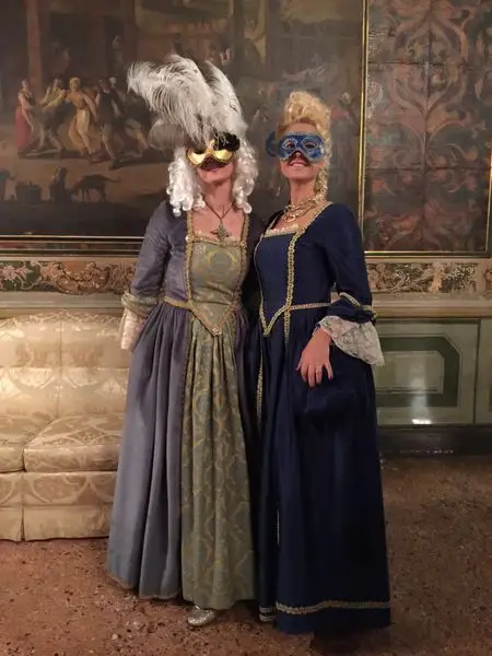 Costumi a noleggio d'epoca - Stile veneziano - Vestiti di carnevale a noleggio - Venezia - Mangiafuoco