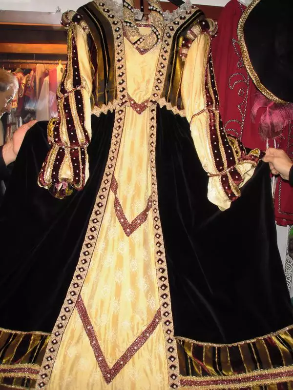 abiti e costumi di carnevale storici - noleggio abiti e costumi a Treviso - Mangiafuoco