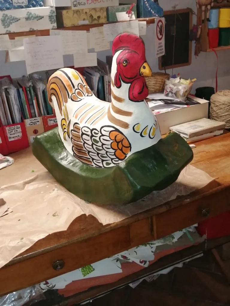 Gallina a dondolo dopo il restauro - Mangiafuoco, Treviso